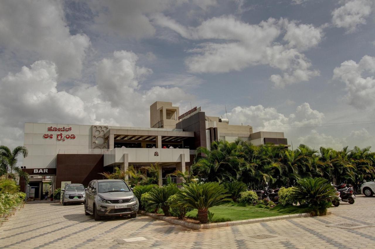 Bijāpur Hotel Le Grande מראה חיצוני תמונה